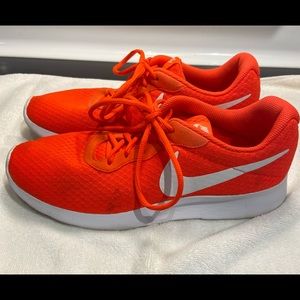 Nike Tanjun tennis shoes